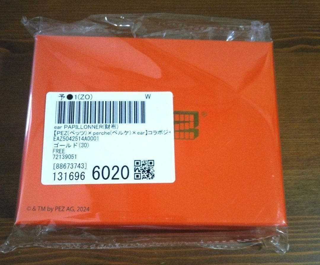 イアパピヨネ「PEZ×perche×ear」コラボジャバラ折り財布