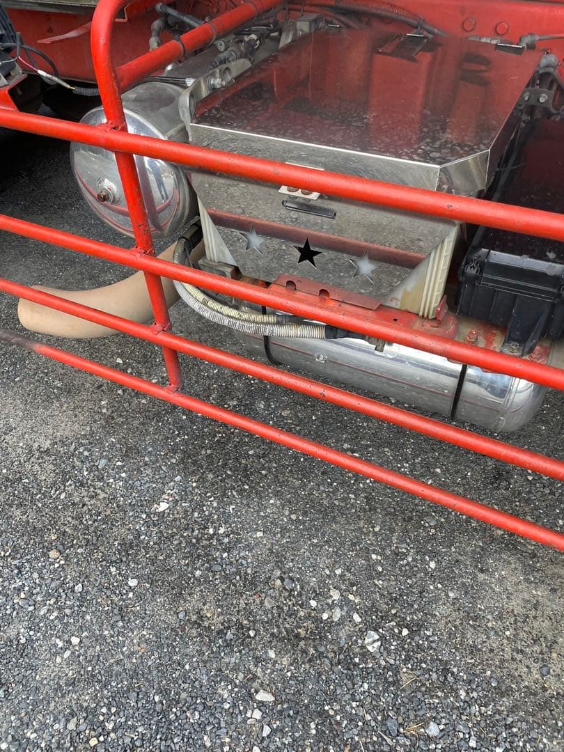 日野グランドプロフィアバッテリーカバーと押さえと前面パネル3点セット