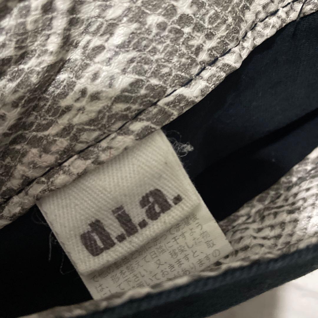 d.i.a ダイヤ　パイソン柄ショートパンツ