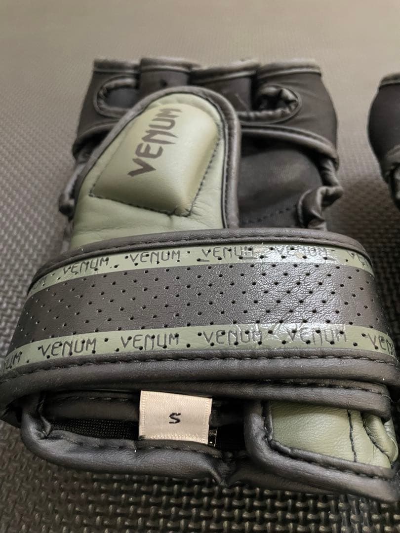 venum MMA グローブ