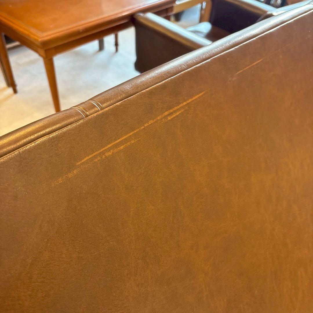 ヴィンテージレザー　3人掛けソファ アームチェア クラシック　喫茶店　レトロ