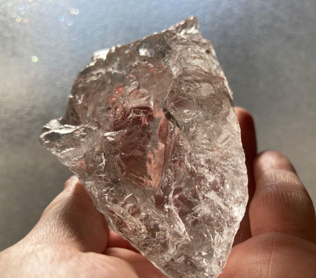 サチャロカクォーツ 原石395g 高透明 氷結クラック 虹 かち割り