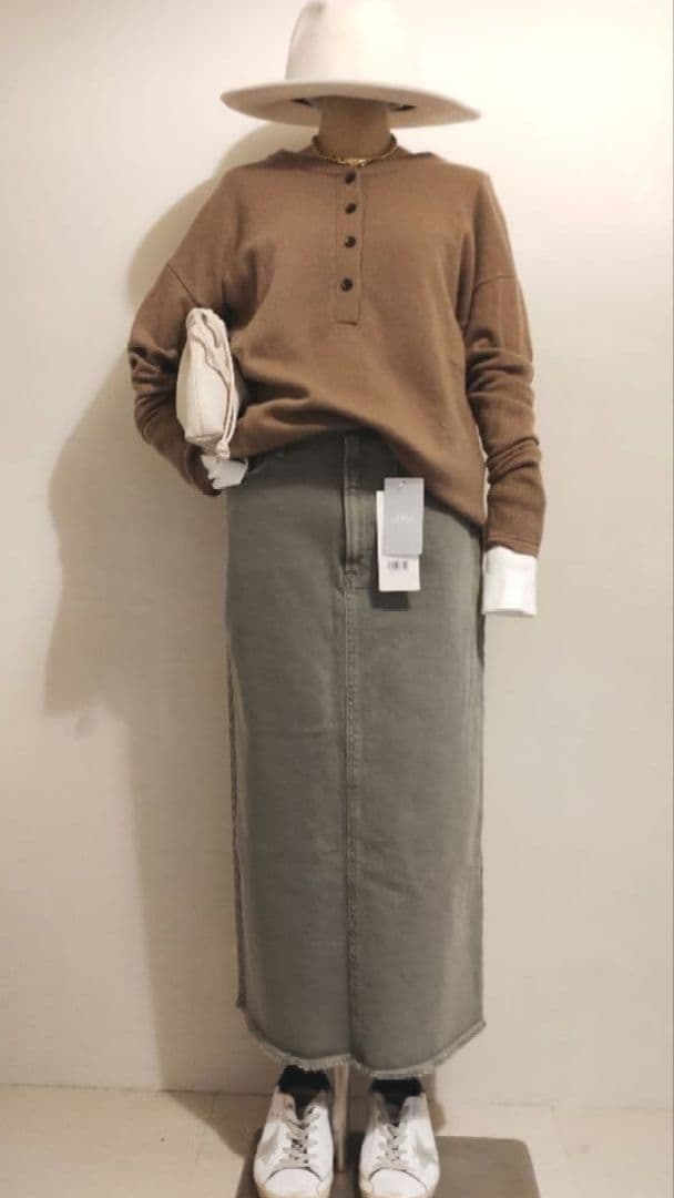 もも様C6915 黒ニット×ジップパンツコーデ