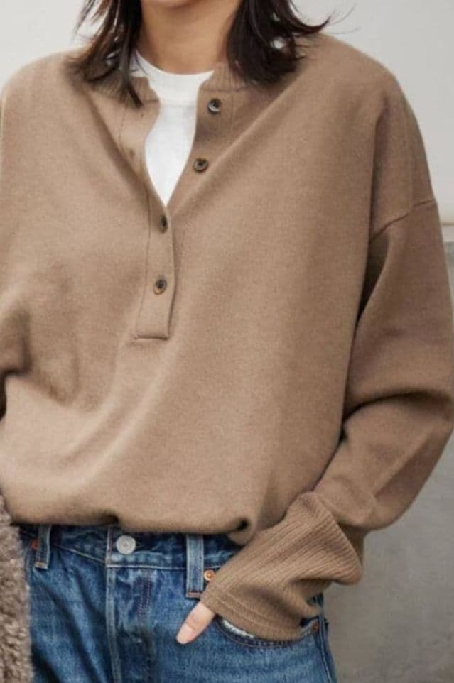 もも様C6915 黒ニット×ジップパンツコーデ