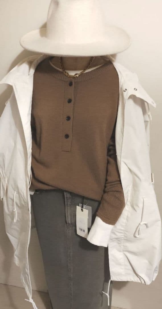 もも様C6915 黒ニット×ジップパンツコーデ