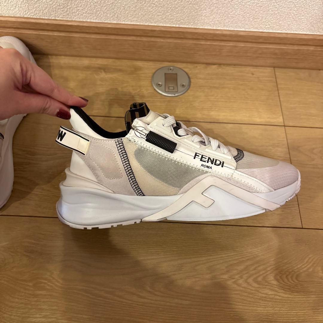 fendiflow スニーカー　レディース　FENDI フロー