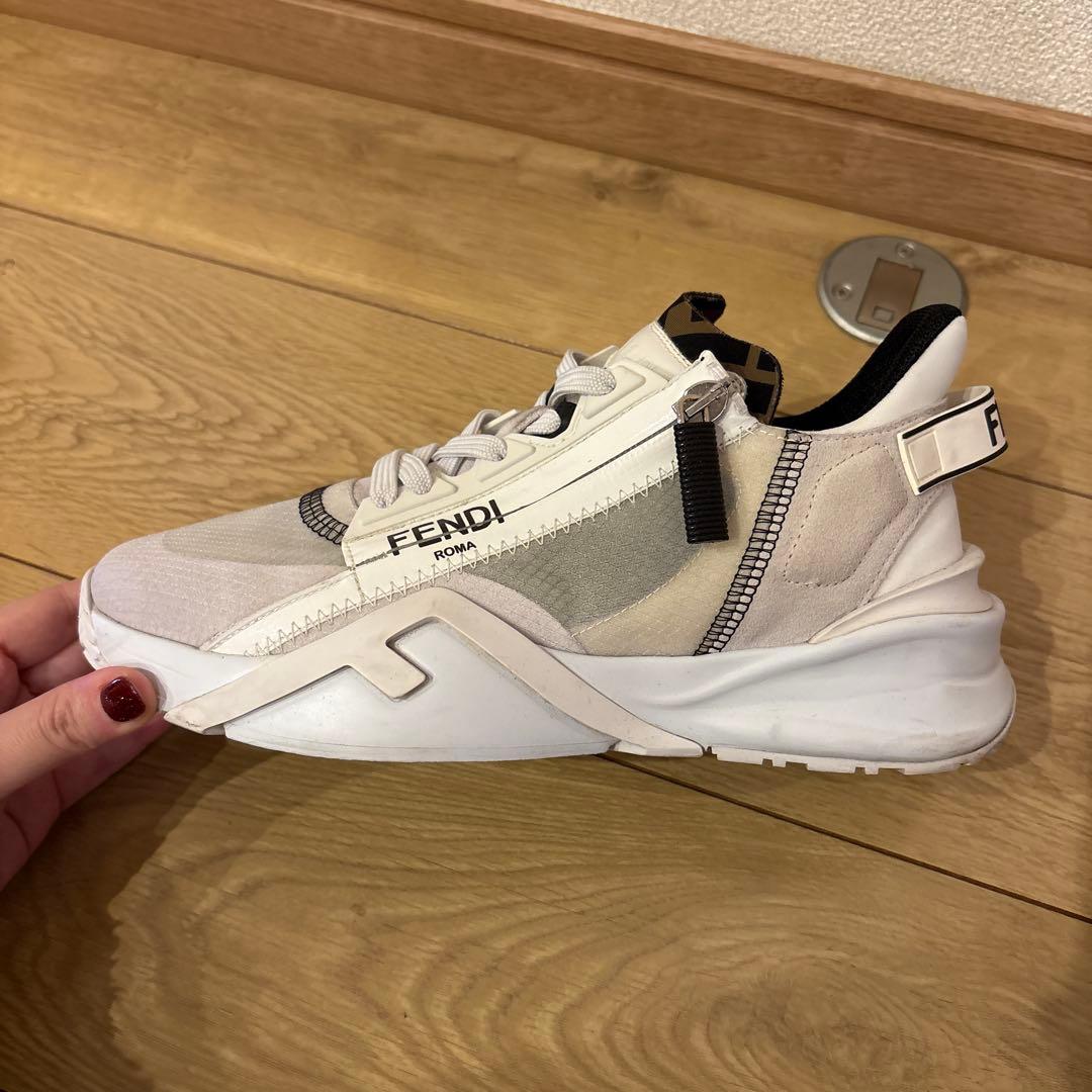 fendiflow スニーカー　レディース　FENDI フロー