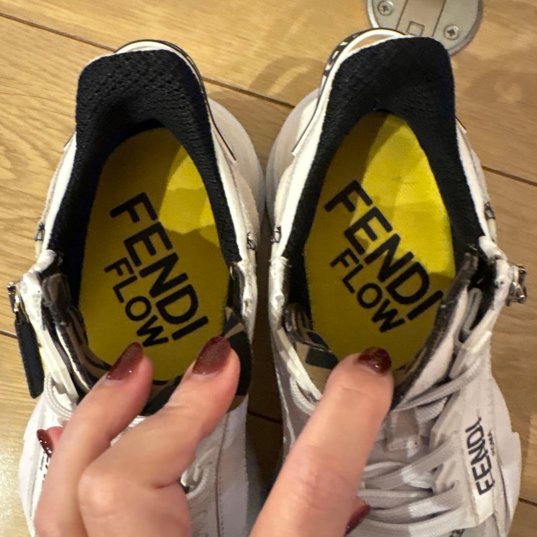 fendiflow スニーカー　レディース　FENDI フロー