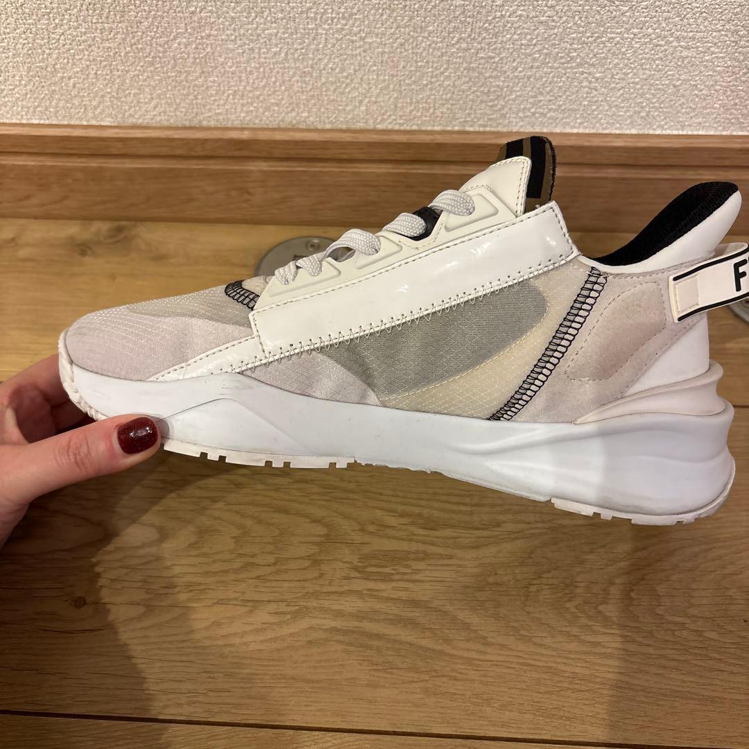 fendiflow スニーカー　レディース　FENDI フロー