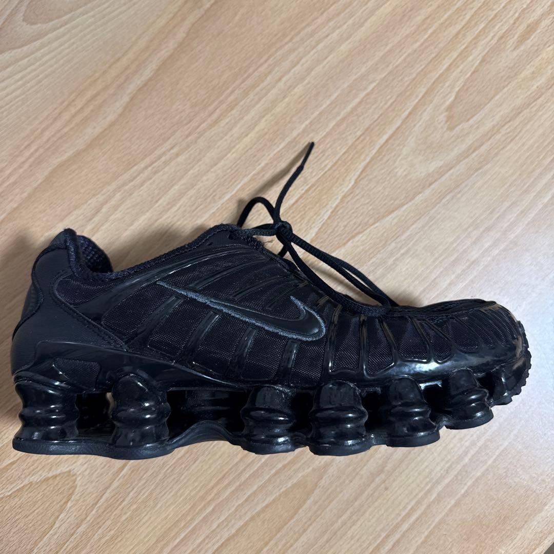 NIKE SHOX ブラックスニーカー