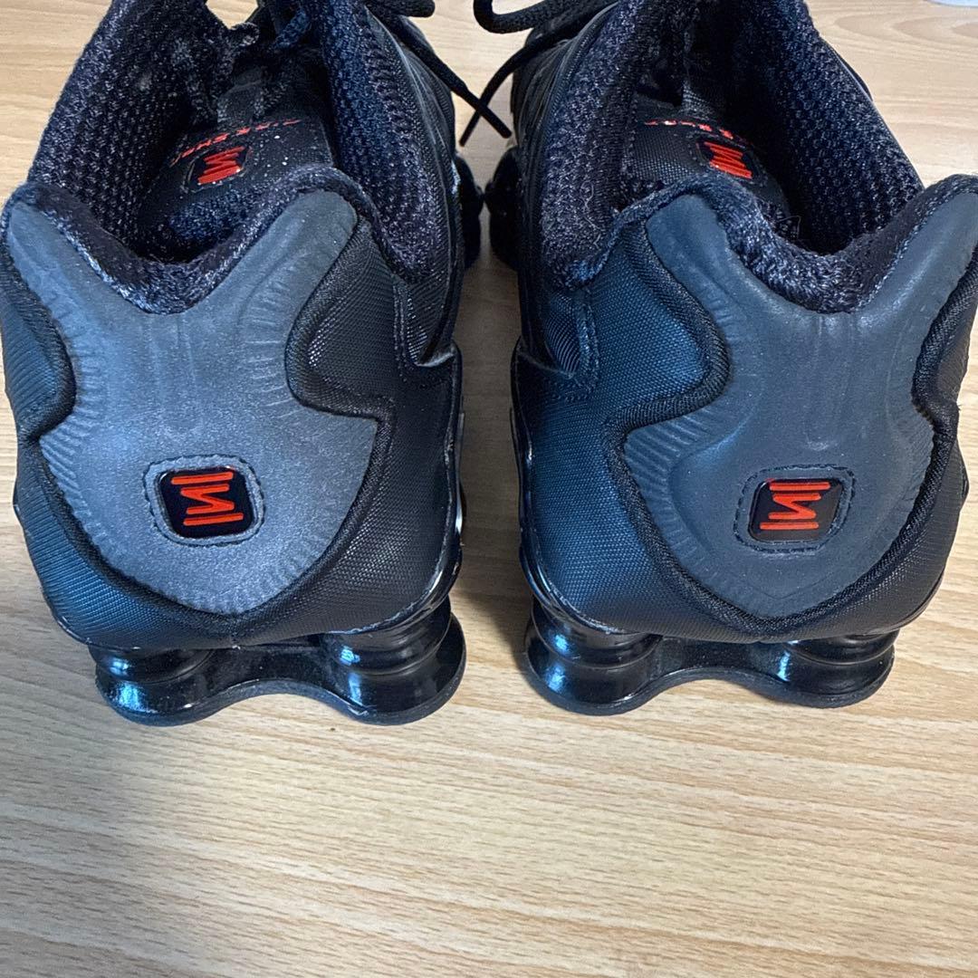 NIKE SHOX ブラックスニーカー