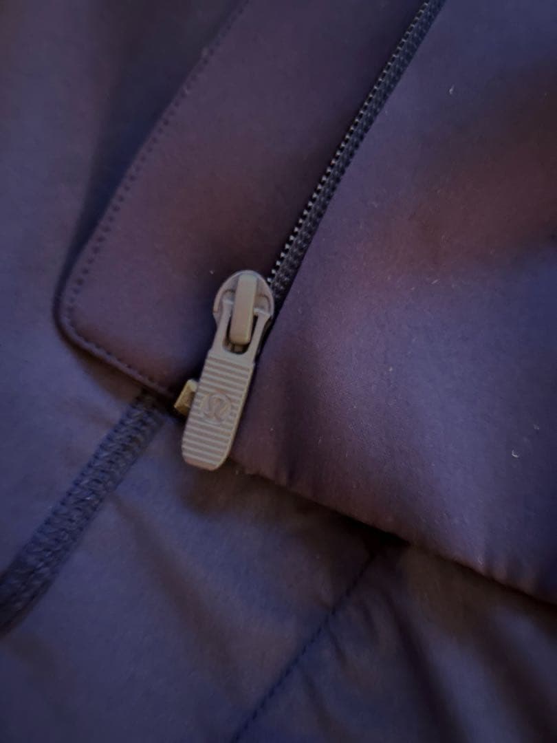 希少！ルルレモン ハワイで購入　4 パーカー　ネイビー　バックロゴ　Mサイズ