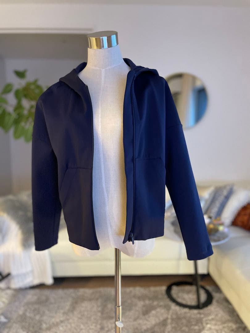 希少！ルルレモン ハワイで購入　4 パーカー　ネイビー　バックロゴ　Mサイズ