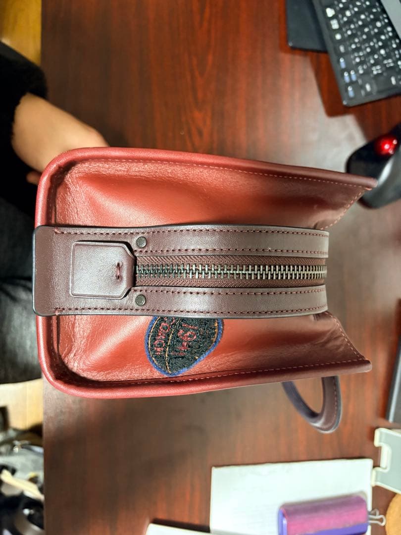 NYロゴ刺繍レザートートバッグ