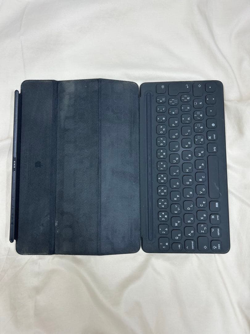 Apple iPad(第8世代) 本体 + キーボードカバー