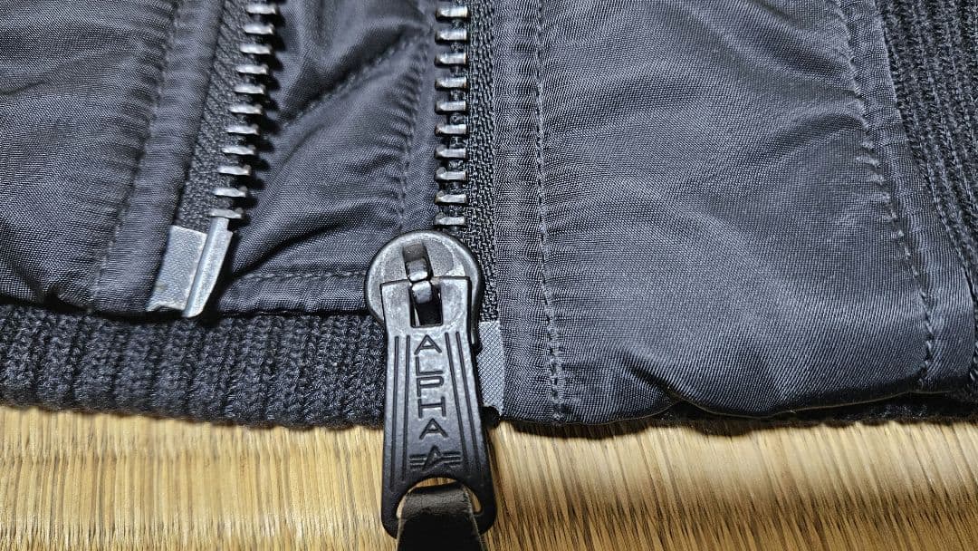 ブラック MA-1 フライトジャケットアルファインダストリー