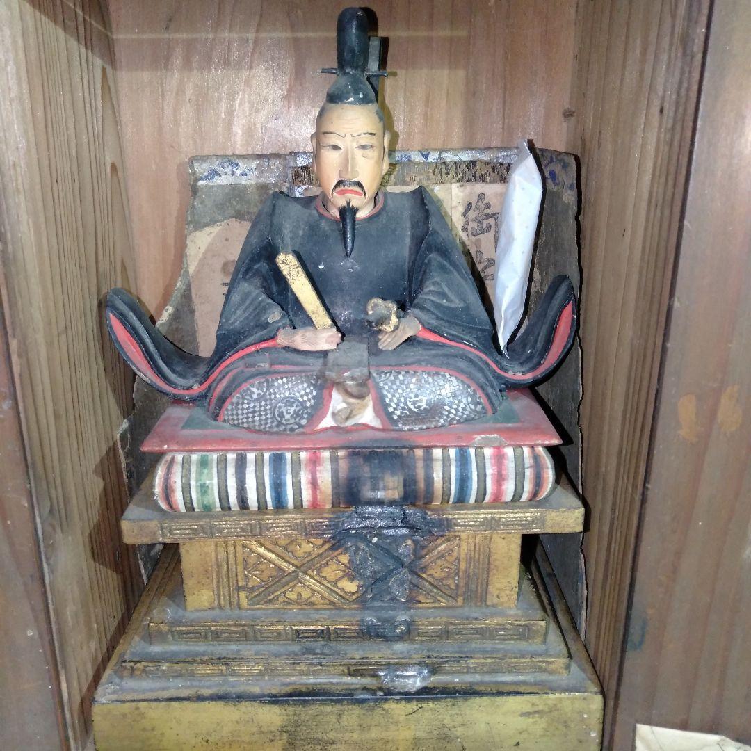 武士の置物　木製　扉付き木製箱付き １体