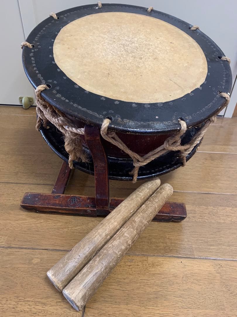 和楽器　和太鼓　締太鼓 　現状品　W36.5cm しめ太鼓 台座 バチ セット
