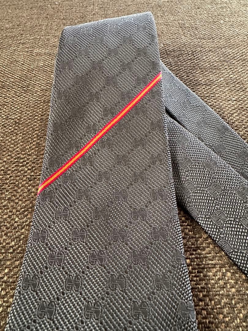 GUCCI ☆グレーGG、シェリーライン☆美品！ネクタイ