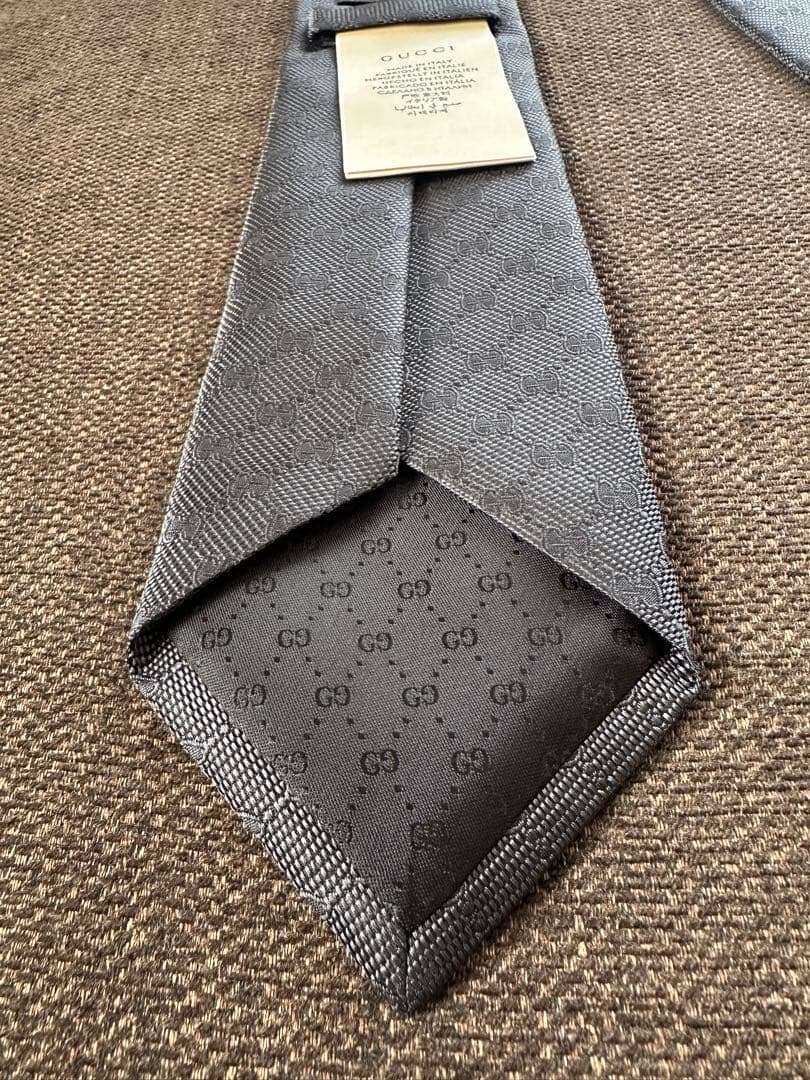 GUCCI ☆グレーGG、シェリーライン☆美品！ネクタイ