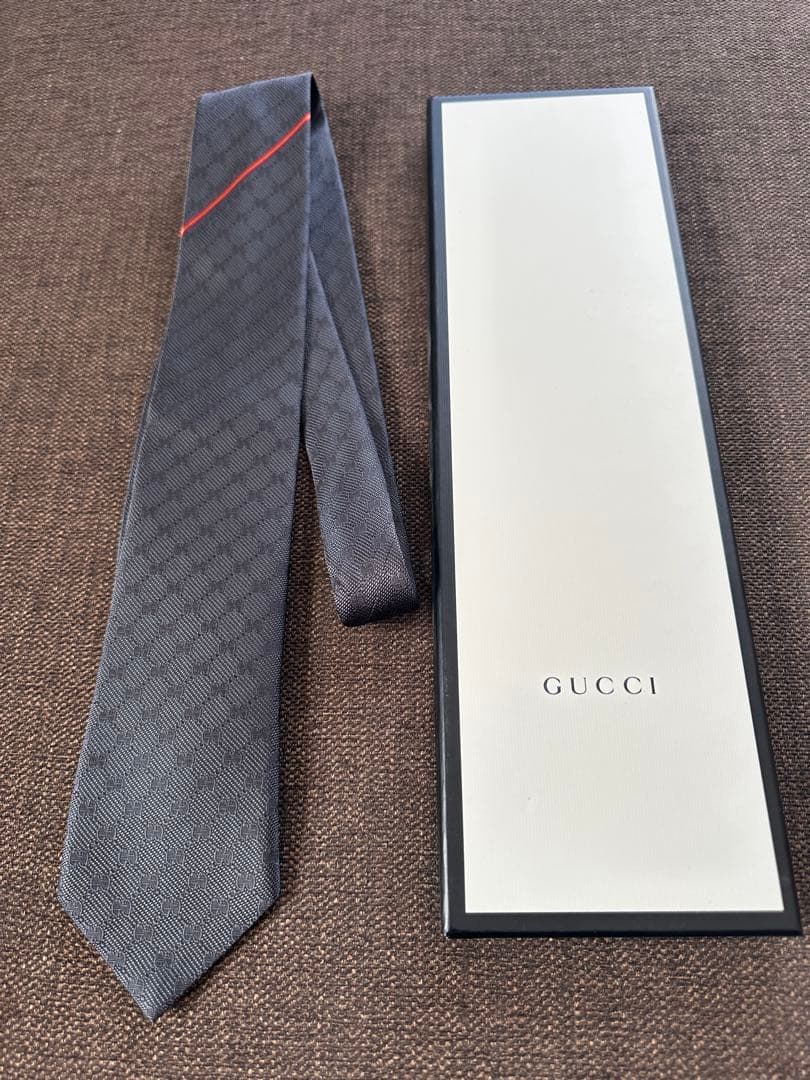 GUCCI ☆グレーGG、シェリーライン☆美品！ネクタイ