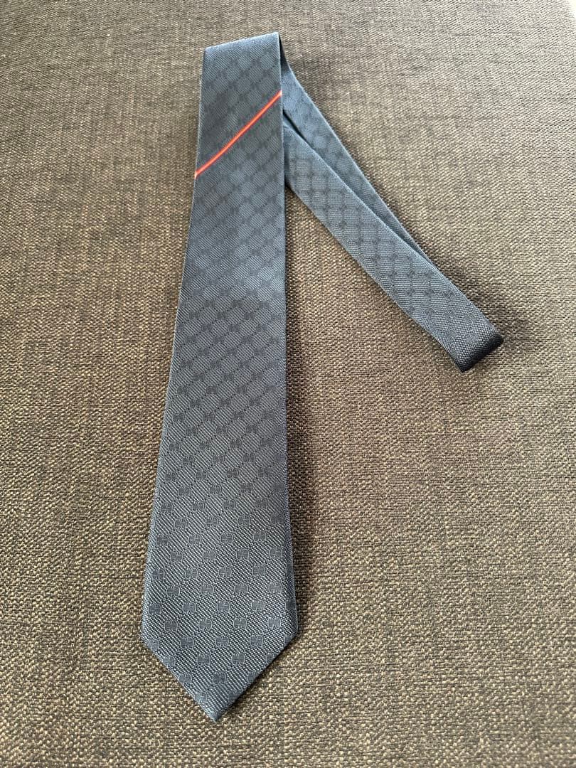 GUCCI ☆グレーGG、シェリーライン☆美品！ネクタイ