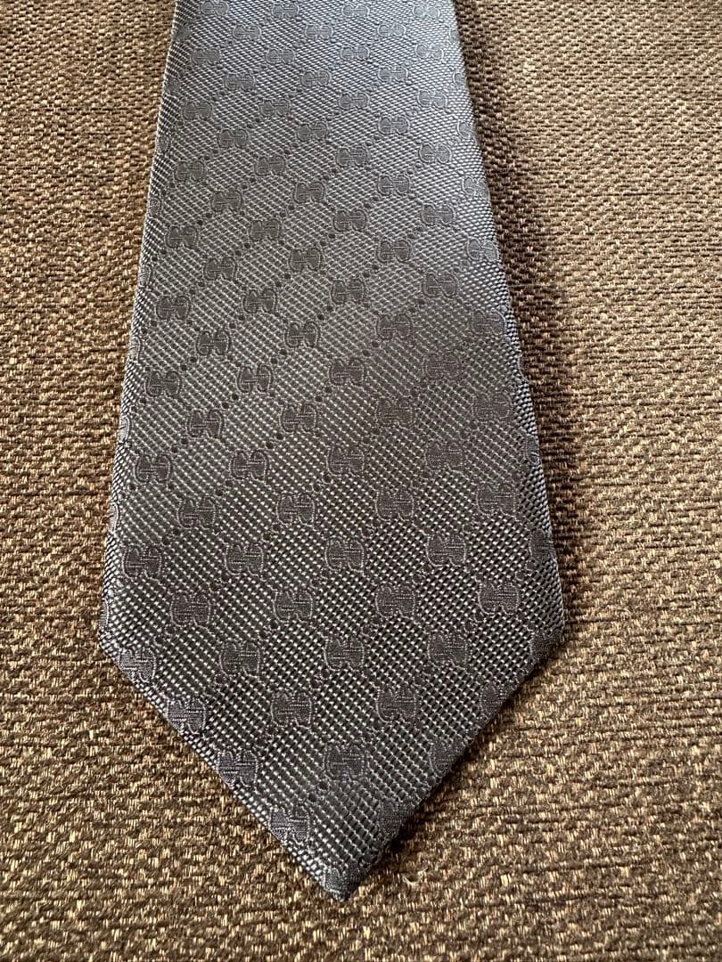 GUCCI ☆グレーGG、シェリーライン☆美品！ネクタイ