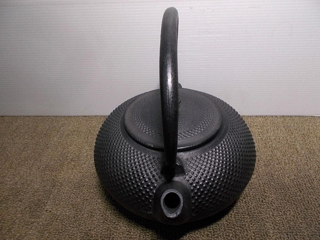 茶道具 南部霰鉄瓶 アラレ鉄瓶 在銘 黒真塗 風炉型野々田電熱器 動作品