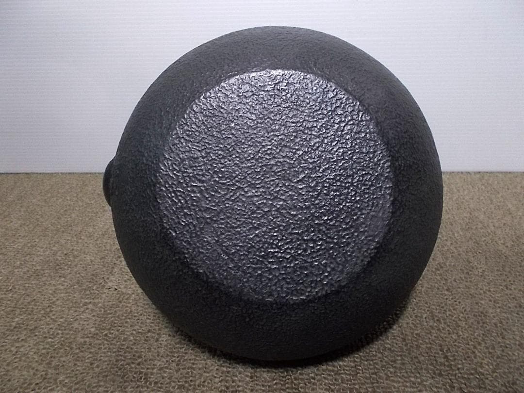 茶道具 南部霰鉄瓶 アラレ鉄瓶 在銘 黒真塗 風炉型野々田電熱器 動作品