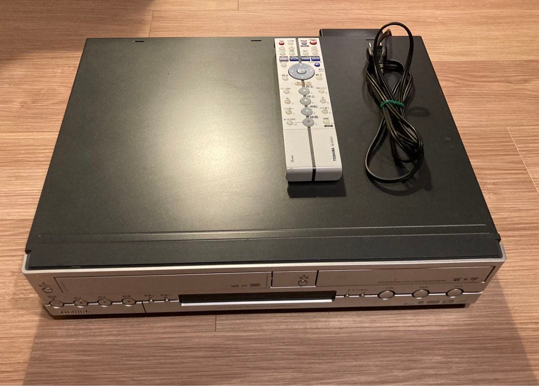 TOSHIBA VHS/DVD/HDD ビデオデッキ AK-V100 動作確認済