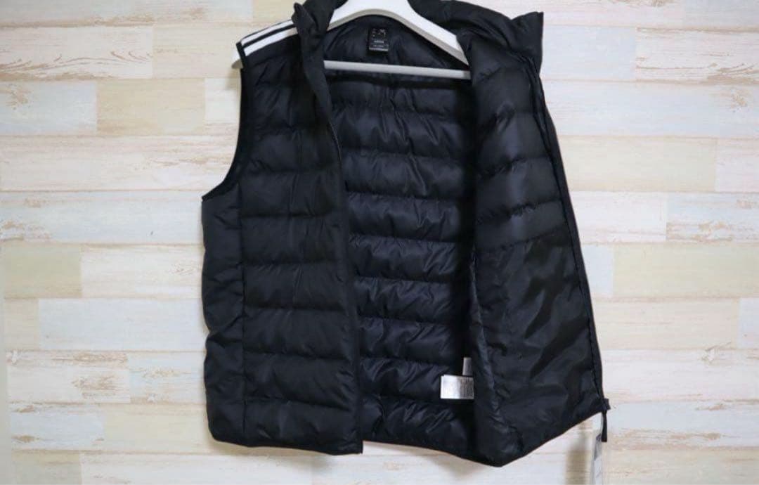 新品 Oサイズ アディダス　メンズ　エッセンシャルズ ダウンベスト 黒