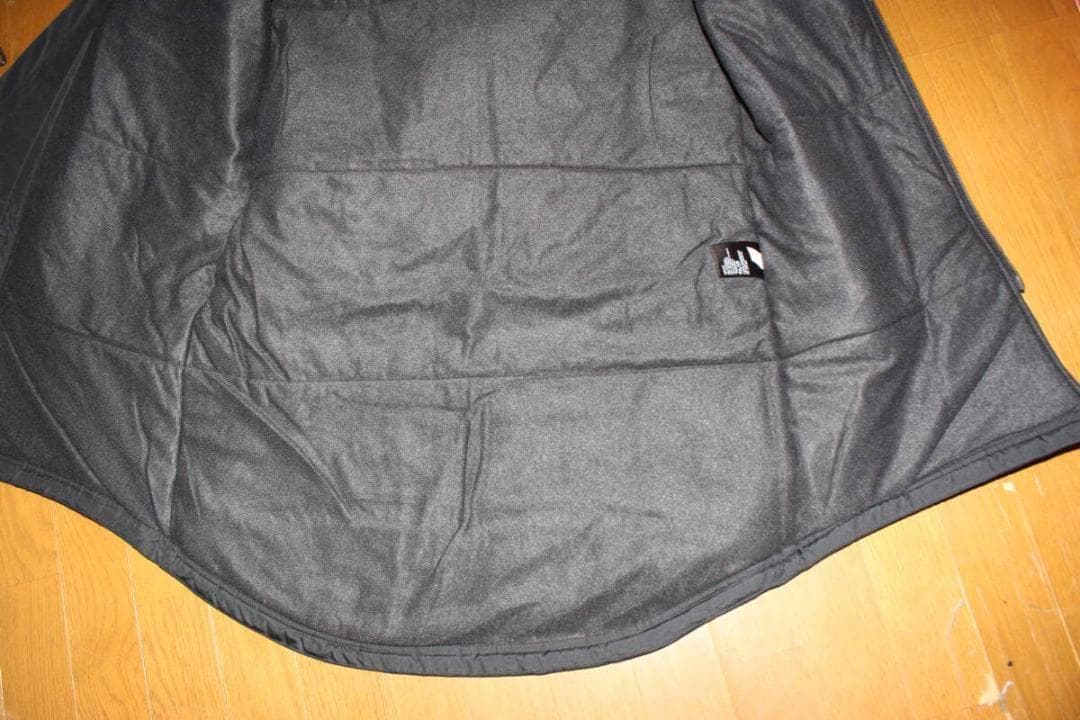 MD　黒　アンダーアーマー中綿入りウインドブレーカーベンチコート 1305629