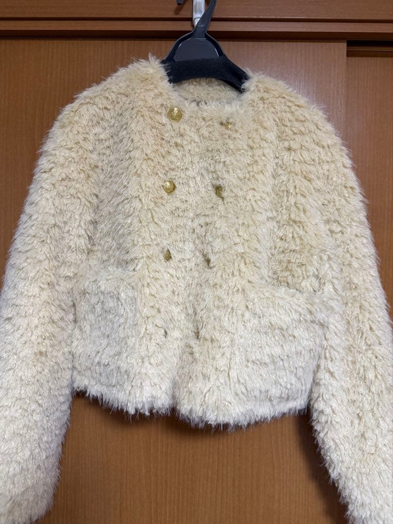 【ぽ出品】Mila owen 金釦フェイクファー短丈ジャケット クリーム