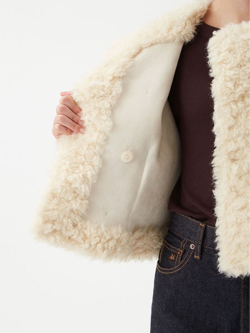 【ぽ出品】Mila owen 金釦フェイクファー短丈ジャケット クリーム