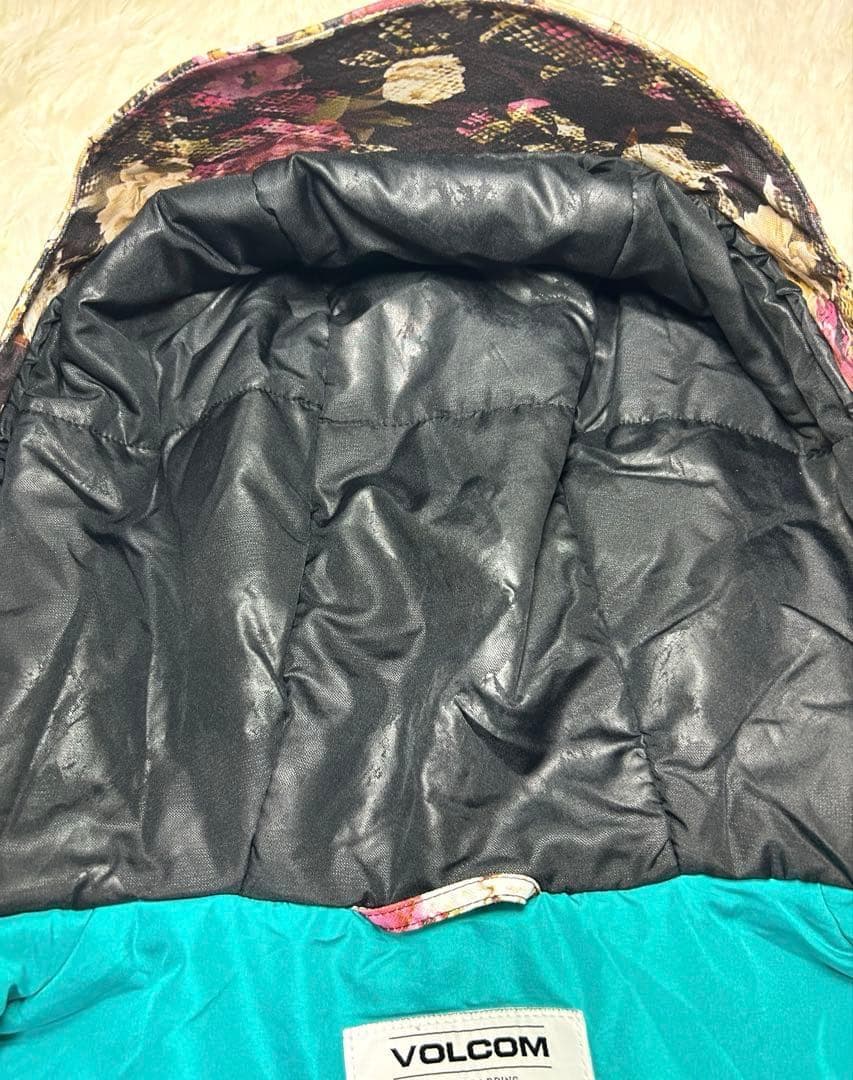 美品　VOLCOM　スノーボードウェア　ジャケット　花柄　M　レディース
