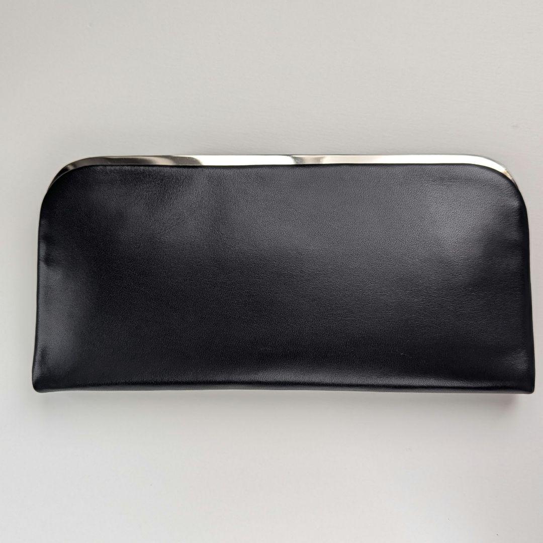 なめ　モダンブラックのスリムロングウォレット