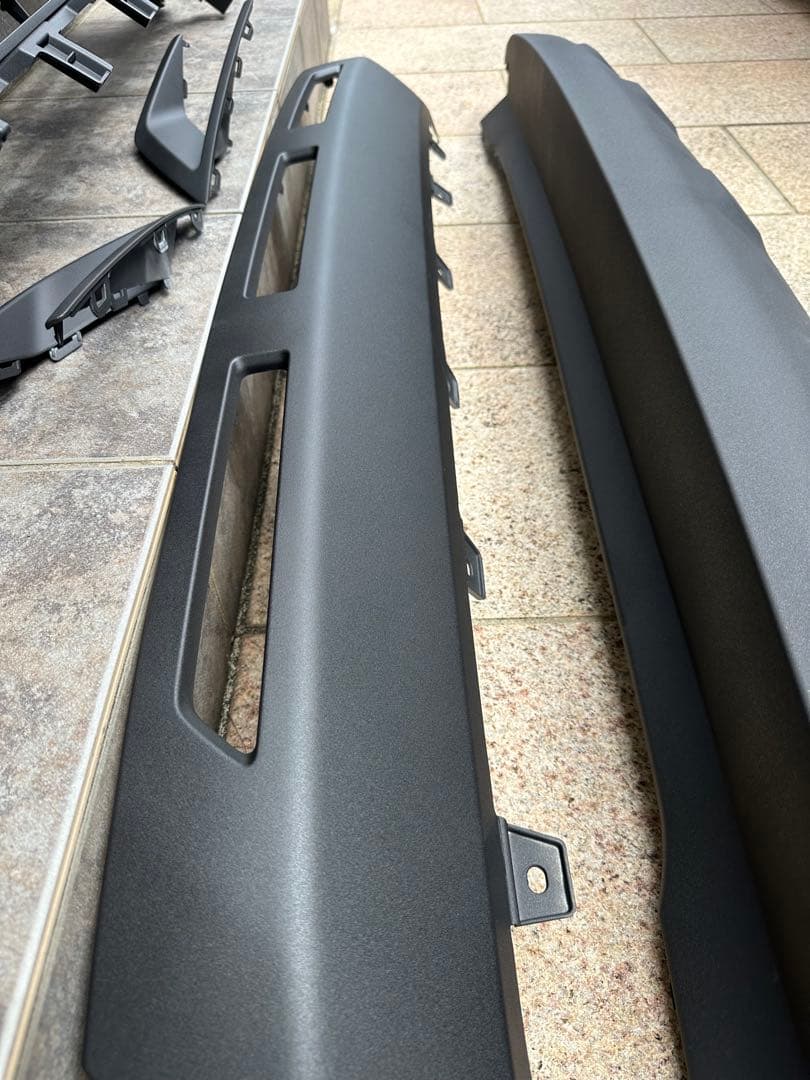 デリカ　d5 後期 ロア　リアバンパー　ラプターライナー塗装　塗装後未使用