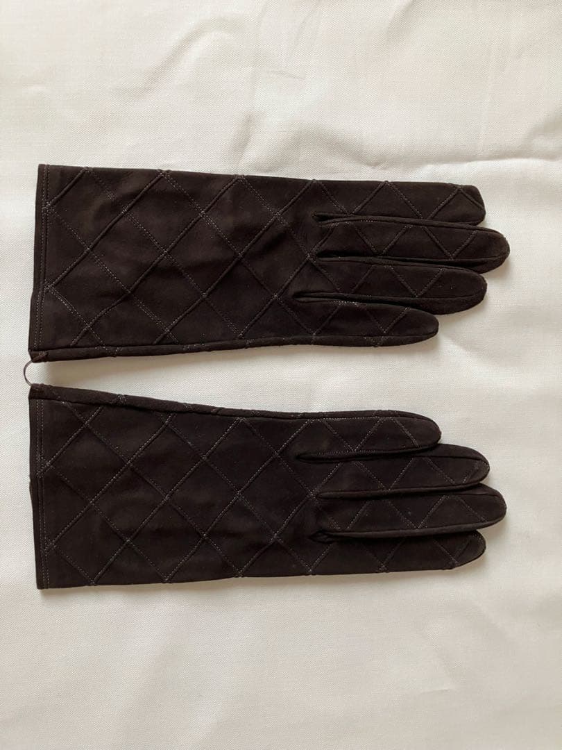 CHANEL 山羊革のキルティンググローブ ダークブラウン