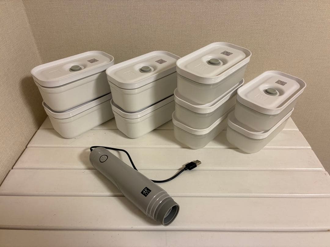 ツヴィリング　真空保存コンテナ　９個セット、真空ポンプ付き