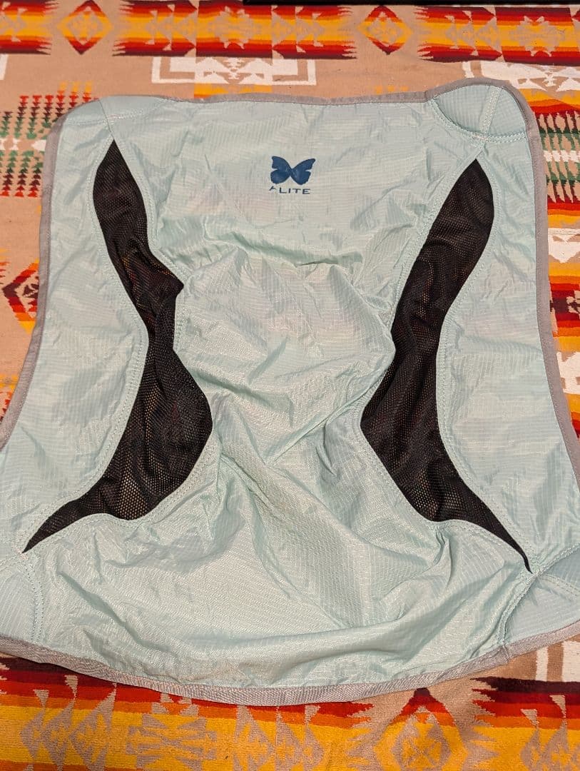 エーライト　メイフライチェア　色パシフィカブルー