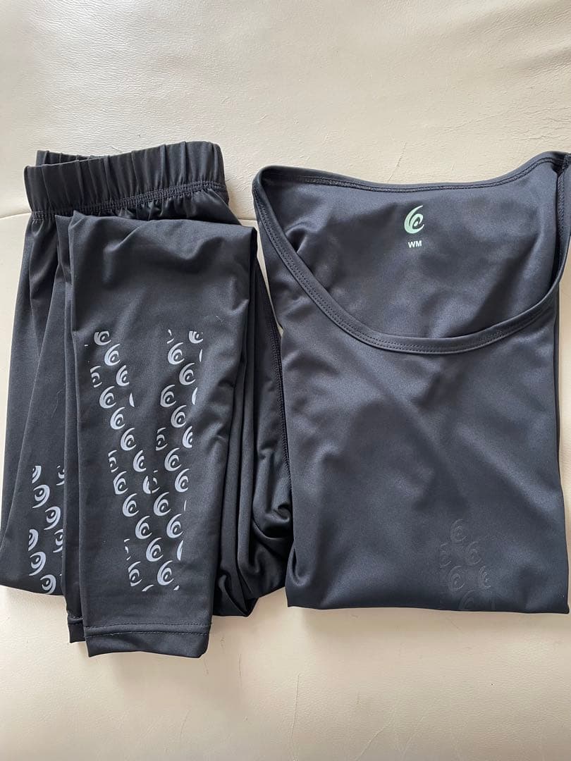 リライブ　レディース2分袖シャツ、スパッツ　Ｍサイズ