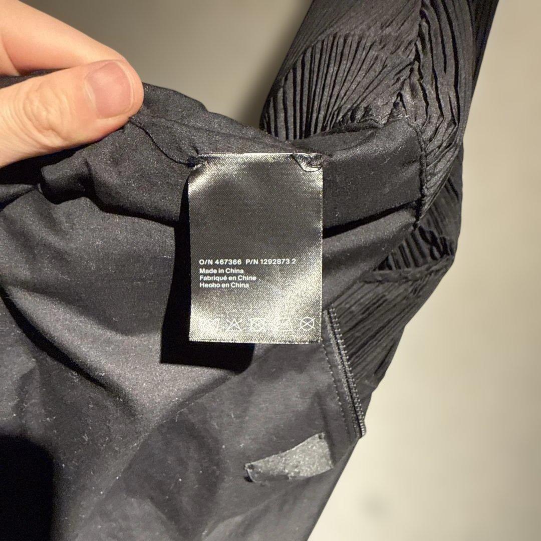 COS 彫刻的なショルダーバッグ PLISSE ブラック