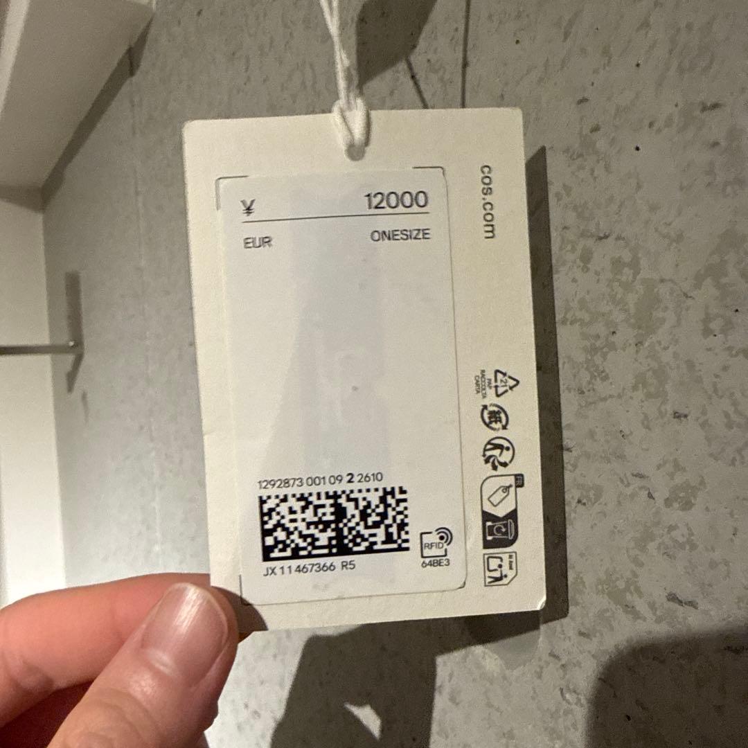 COS 彫刻的なショルダーバッグ PLISSE ブラック