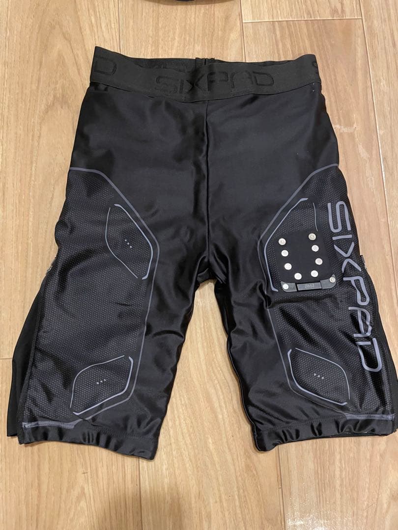 【お値下げ中】SIXPAD EMSパワースーツ上下　メンズS