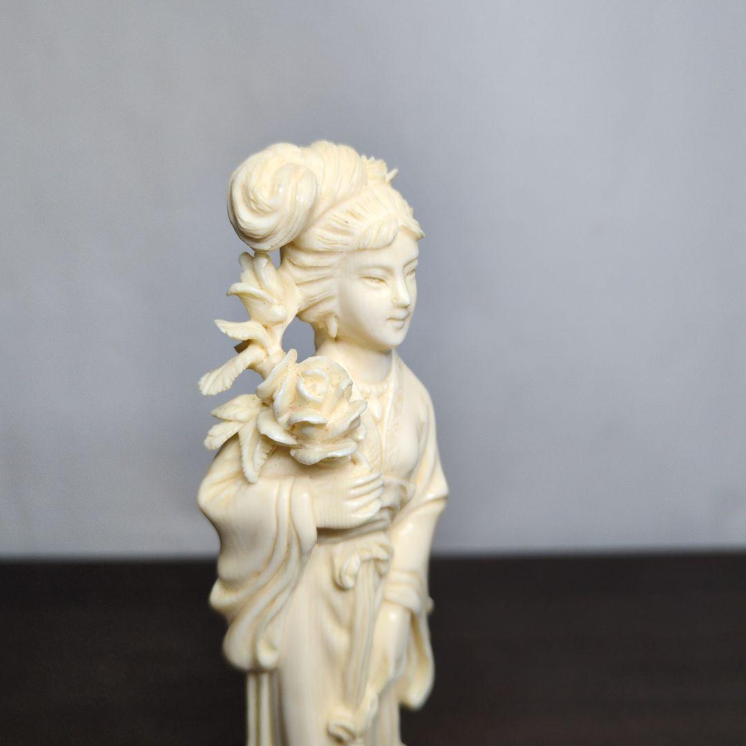 カ*ン様 東洋彫刻 美人像 置物 高さ約18cm