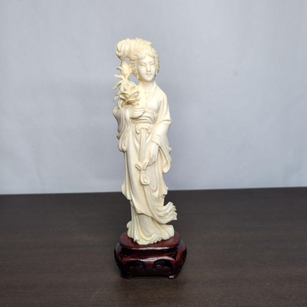 カ*ン様 東洋彫刻 美人像 置物 高さ約18cm