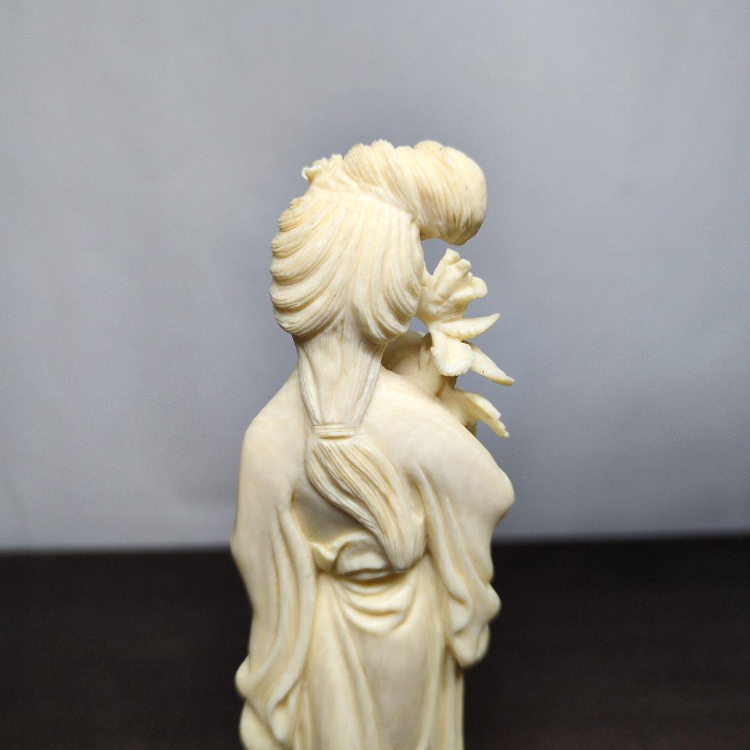 カ*ン様 東洋彫刻 美人像 置物 高さ約18cm