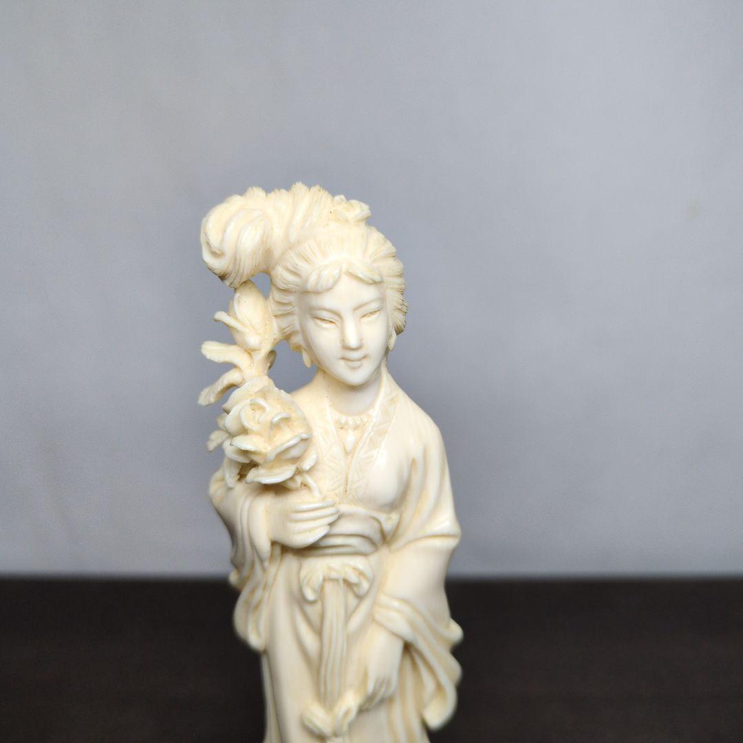 カ*ン様 東洋彫刻 美人像 置物 高さ約18cm