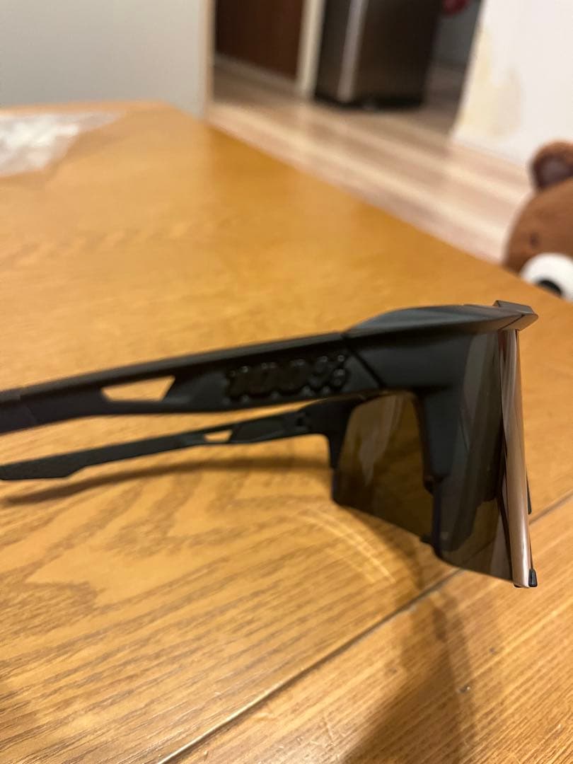 100% スポーツサングラス スモークレンズ