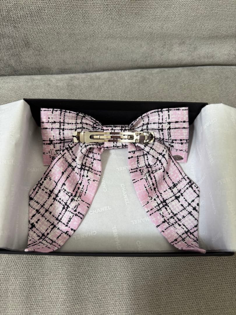 値下げ！新品未使用　シャネル　ツイード柄　ボウ　バレッタ　リボン　ピンク　25B
